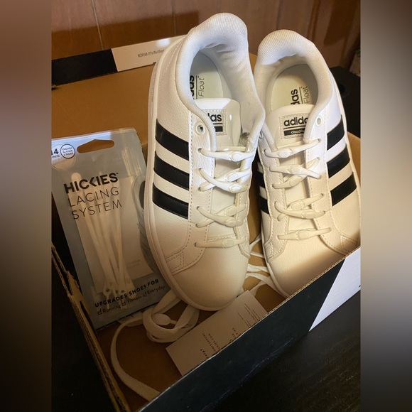 ADIDAS WHITE TENNIS SHOES. Size 5B - Picture 7 of 7